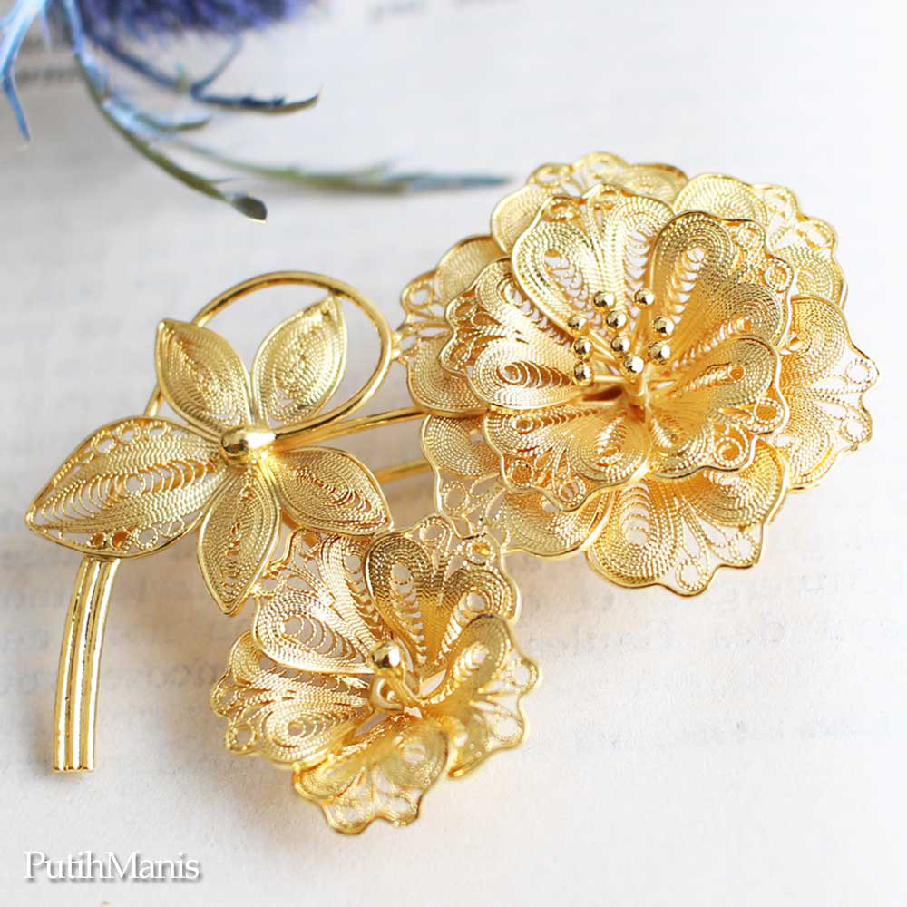 母の日●大きめお花のブローチ・ゴールド・銀線細工の花びらと蔦が美しい・コサージュ [da-08-g]