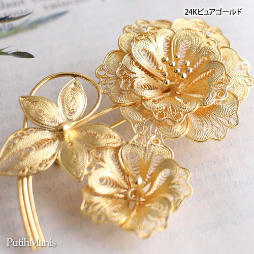 母の日○大きめお花のブローチ・ゴールド・銀線細工の花びらと蔦が