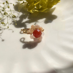 カーネリアンとオパールの小さなフラワーイヤーカフ◇天然石◇片耳◇イヤリング◇花❁⃘ 3枚目の画像