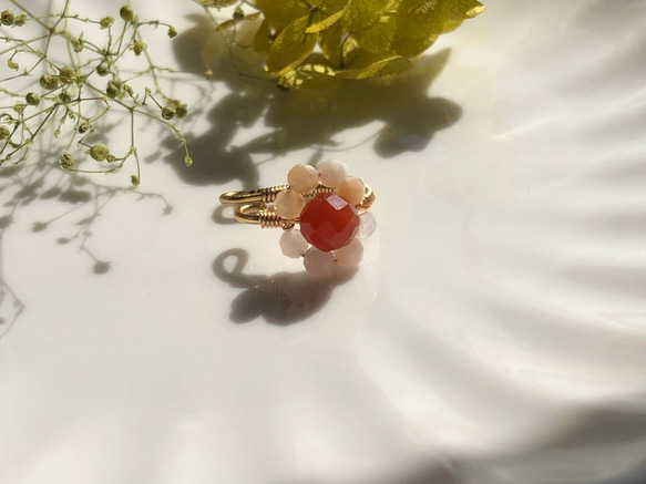 カーネリアンとオパールの小さなフラワーイヤーカフ◇天然石◇片耳◇イヤリング◇花❁⃘ 3枚目の画像