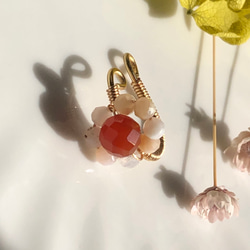 カーネリアンとオパールの小さなフラワーイヤーカフ◇天然石◇片耳◇イヤリング◇花❁⃘ 2枚目の画像