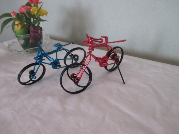 ★ワイヤークラフト　自転車　赤＆青　2台セット　ハンドメイド　ワイヤーアート　針金細工　赤横13㎝　高さ7.5㎝　幅5. 6枚目の画像