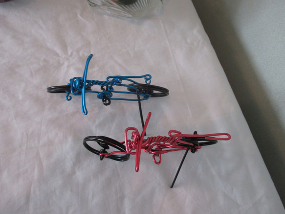 ★ワイヤークラフト　自転車　赤＆青　2台セット　ハンドメイド　ワイヤーアート　針金細工　赤横13㎝　高さ7.5㎝　幅5. 5枚目の画像
