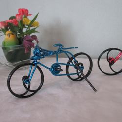 ★ワイヤークラフト　自転車　赤＆青　2台セット　ハンドメイド　ワイヤーアート　針金細工　赤横13㎝　高さ7.5㎝　幅5. 2枚目の画像