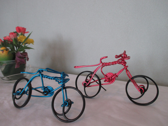 ★ワイヤークラフト　自転車　赤＆青　2台セット　ハンドメイド　ワイヤーアート　針金細工　赤横13㎝　高さ7.5㎝　幅5. 7枚目の画像