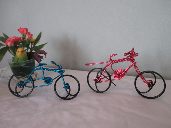 ★ワイヤークラフト　自転車　赤＆青　2台セット　ハンドメイド　ワイヤーアート　針金細工　赤横13㎝　高さ7.5㎝　幅5. 9枚目の画像