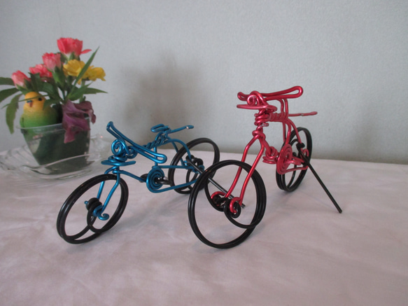 ★ワイヤークラフト　自転車　赤＆青　2台セット　ハンドメイド　ワイヤーアート　針金細工　赤横13㎝　高さ7.5㎝　幅5. 4枚目の画像