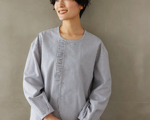 【美品】 イエナ 麻ストライプシャツ 近年モデル シャツ ブラウス ストライプ IENA（イエナ）の「ストライプ バンドカラーシャツ◇（シャツ