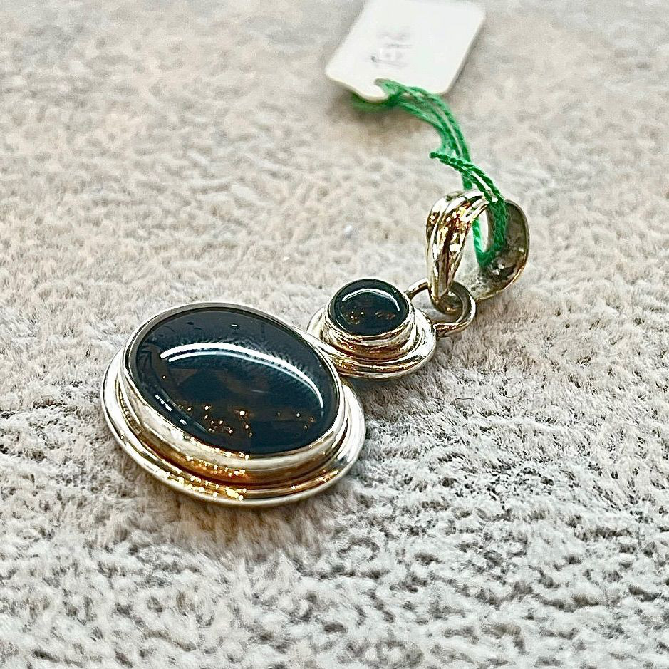 ペンダントトップ オニキス シルバ−925 天然石 大粒 ハンドメイド オーバルストーン 一点もの アンティーク調