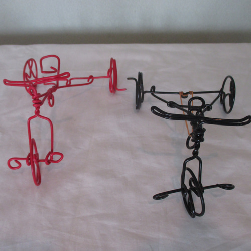 ☆輪ゴム三輪車 復刻版 赤＆黒 2台セット 針金細工 ヴィンテージ