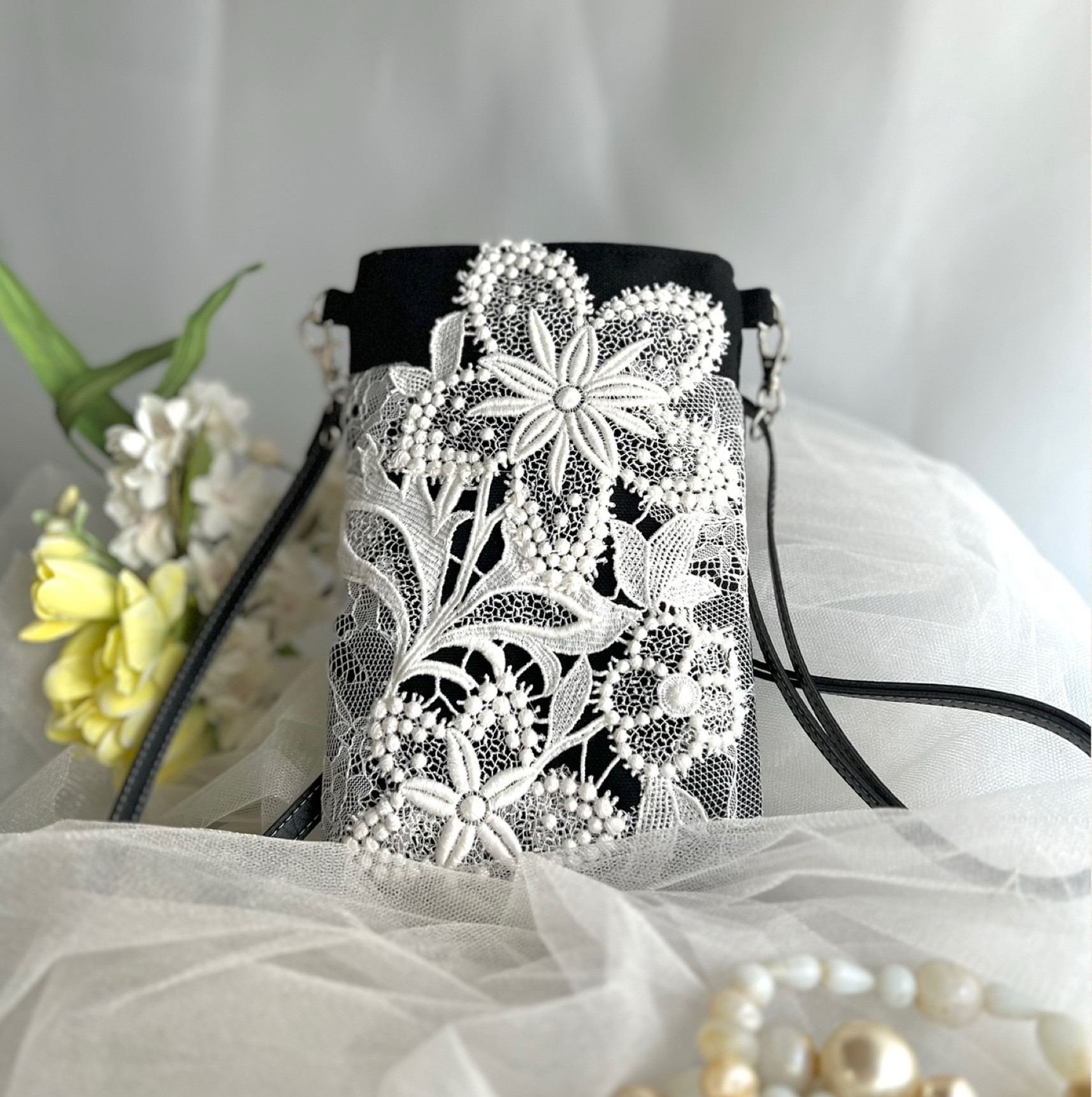 送料無料中❤️最高級スイスレース❤️スマホショルダー❤️綺麗なレース❤️卒業式　入学式　結婚式　ブラック