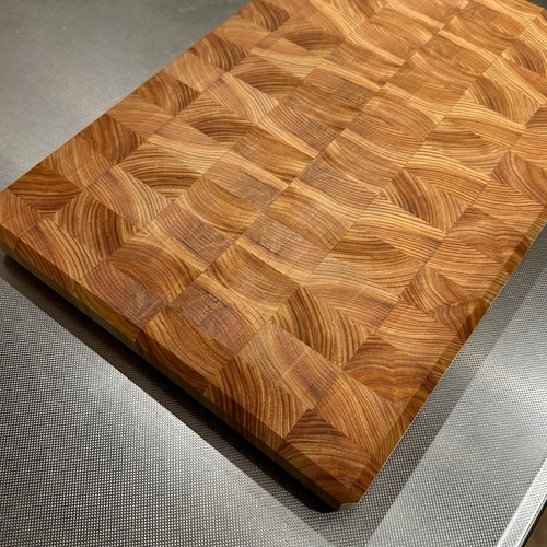 ヒノキのエンドグレインカッティングボード｜包丁に優しい木口面まな板