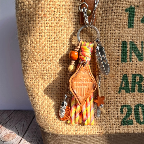 パラコードタッセル レザー バッグチャーム アメリカン バッグチャーム