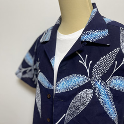 着物リメイク 紺地の花柄の浴衣地のアロハシャツ メンズLサイズ