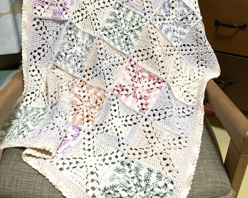 モチーフつなぎのブランケット☆4月末までの出品となります。 268ff384f31e46a4d53cd77551d292