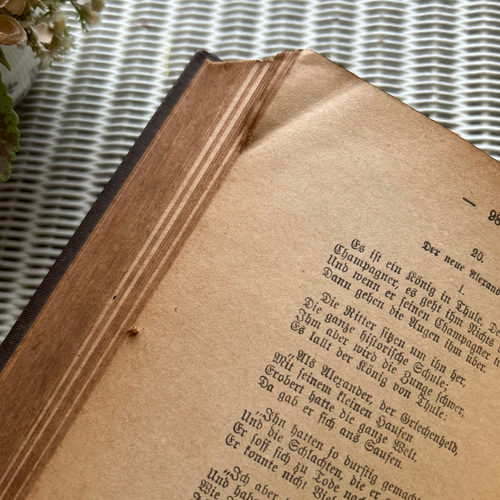 アンティーク書籍 クラシカルな天使柄の書籍 本 1887年発行