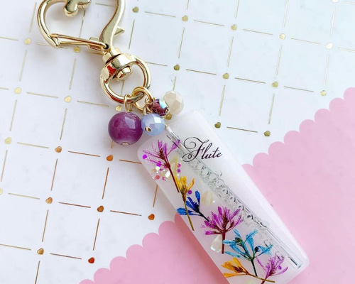 【2472】フルート 星型キーホルダーホワイト☆シェル入り グリーンビーズ付き 2472】フルート 星型キーホルダーホワイト☆シェル入り グリーン