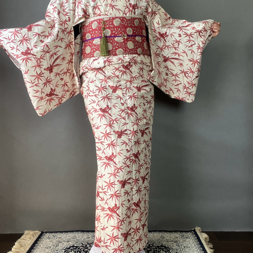 オフホワイト×レッド笹に鳥柄着物 着物 花鹿 kajika 通販