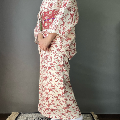 オフホワイト×レッド笹に鳥柄着物 着物 花鹿 kajika 通販