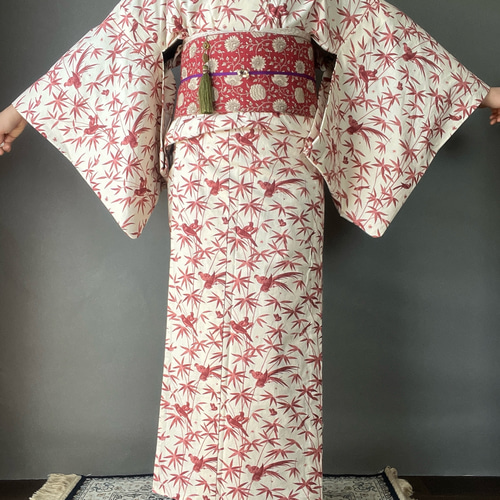 オフホワイト×レッド笹に鳥柄着物 着物 花鹿 kajika 通販
