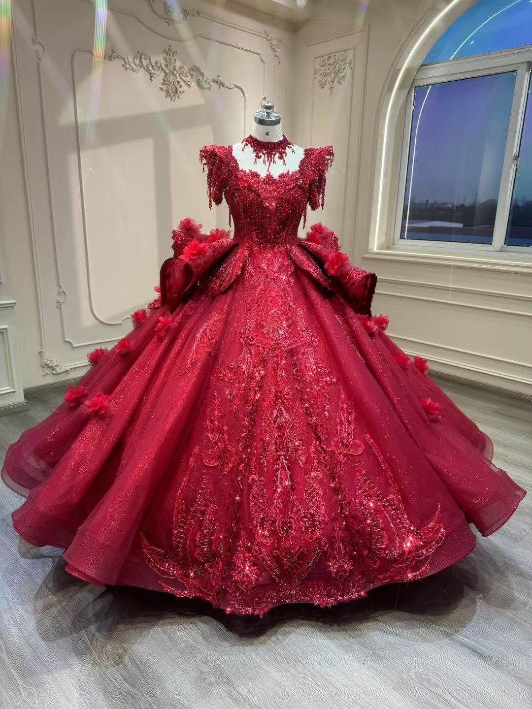 買わないと損　フロアー丈　ワインレッド　可愛いドレス　スクエアネック　ラッフルスカート　咲き誇るレース　高品質　前撮り