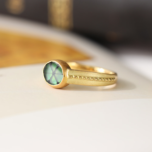 トラピッチェエメラルドリング【K18,K22】 指輪・リング