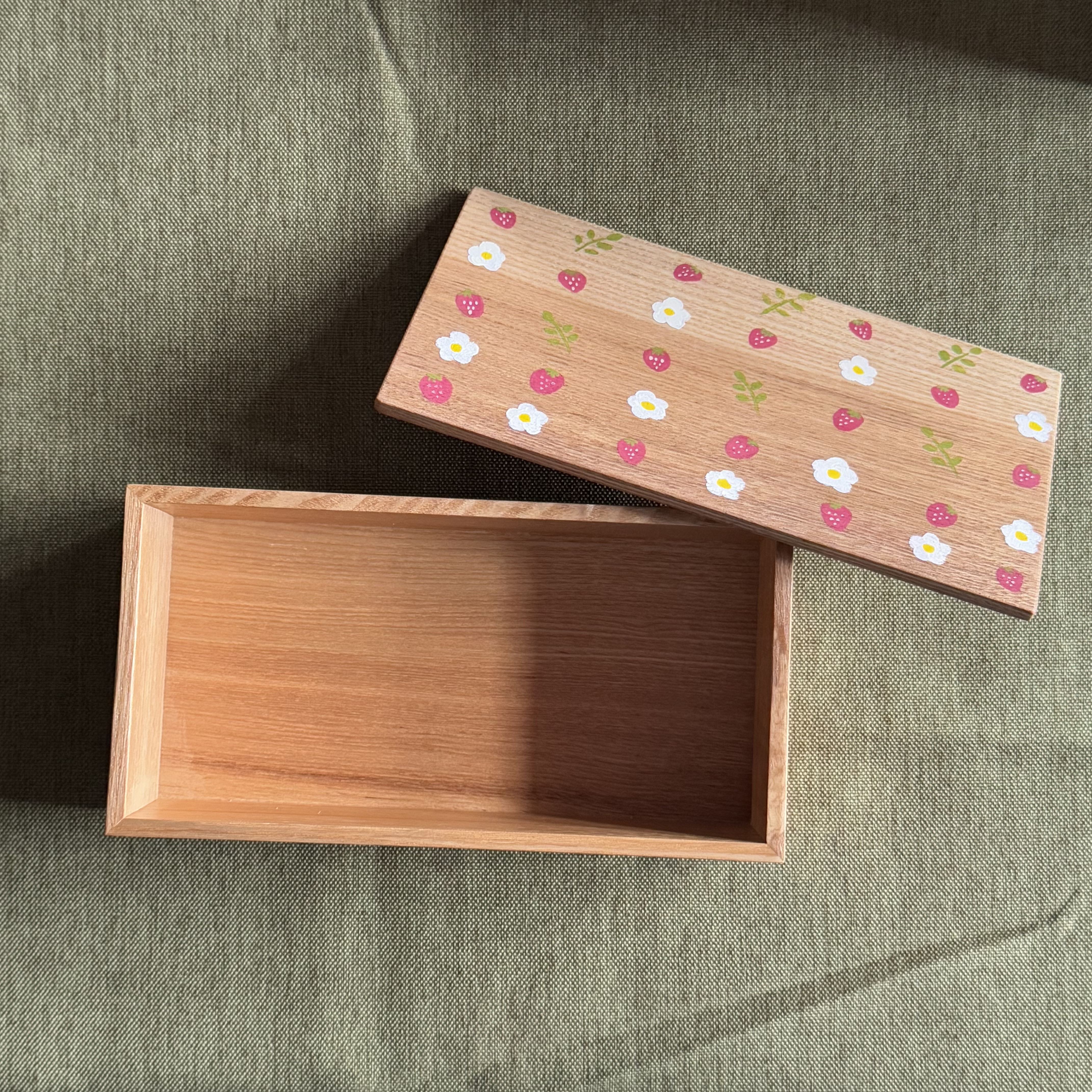 木製弁当箱 いちご柄 小花柄 かわいい 5,280円