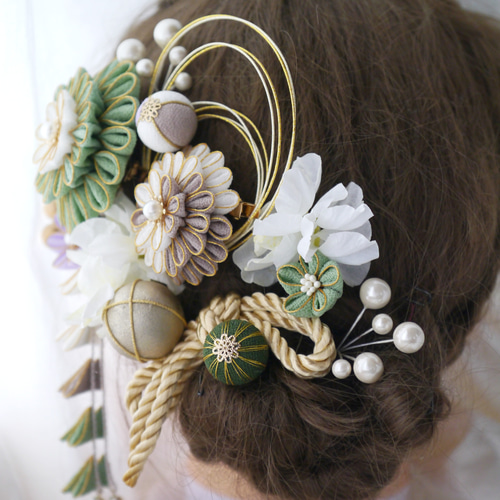 ♬新作 成人式 結婚式 髪飾り くすみ グリーン つまみ細工 金縁 婚礼