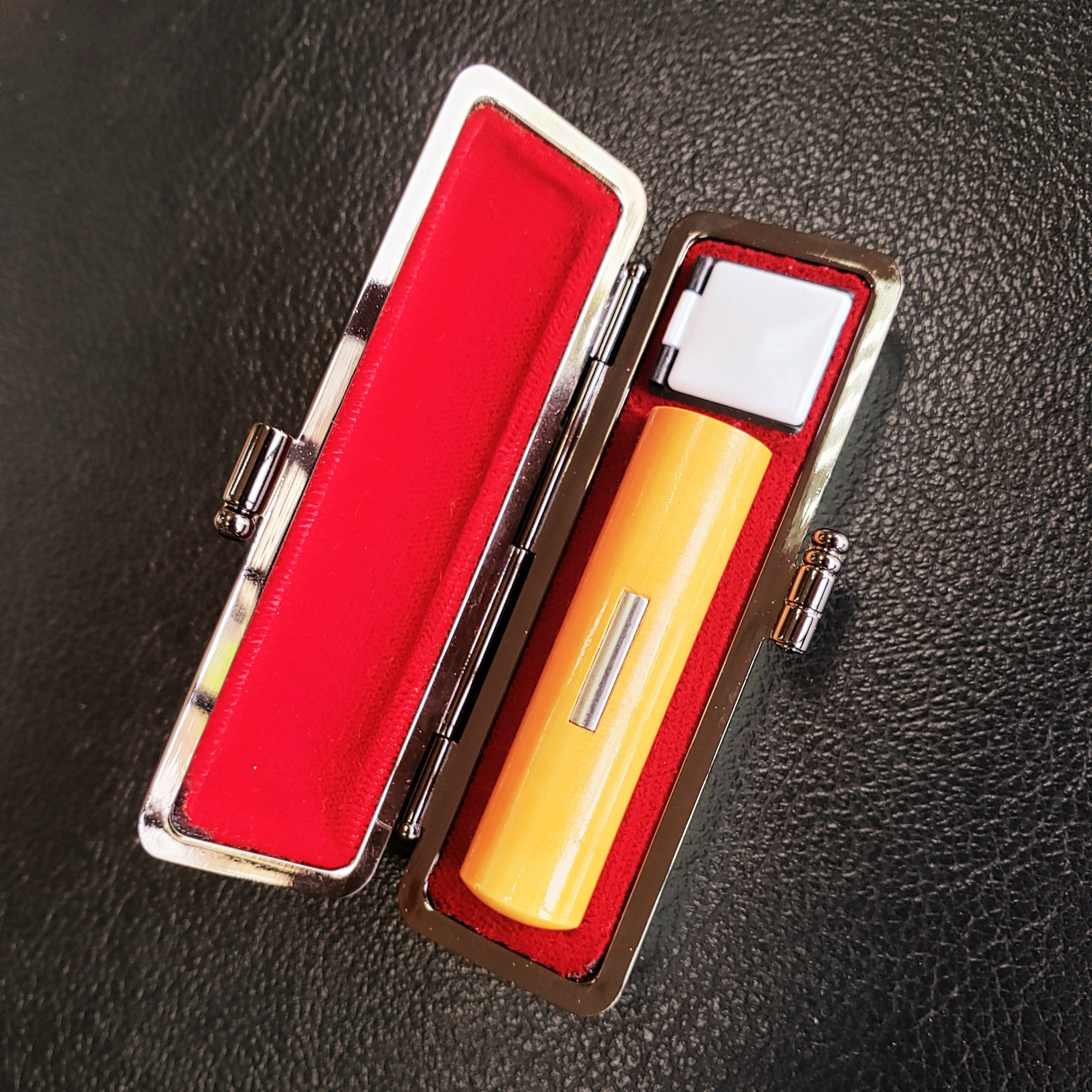 銀行印向け姓or名のみ彫刻 本柘12mm丸60mm丈銀丹付きケース付き