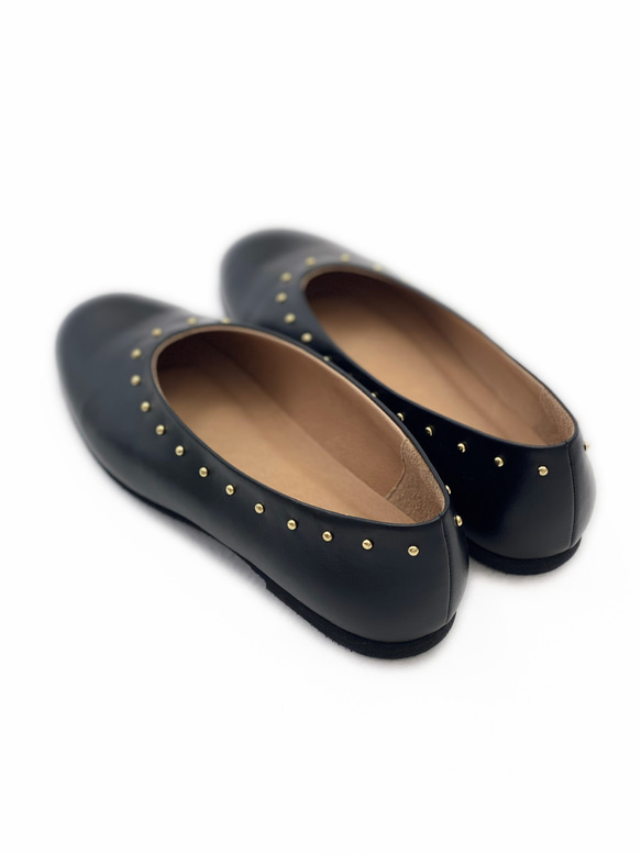 スタッズ付き、深履きのバレエシューズ（22.5cm〜25cm） 7枚目の画像