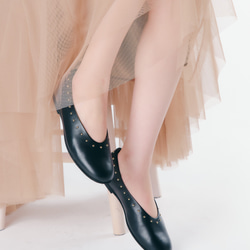 スタッズ付き、深履きのバレエシューズ（22.5cm〜25cm） 8枚目の画像