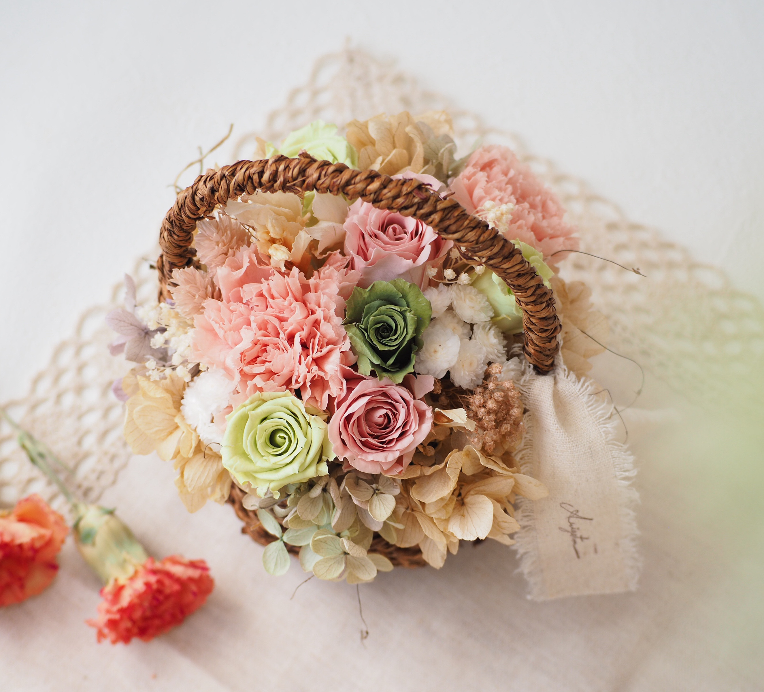 母の日ギフト＊くすみカラーバスケットアレンジメント.プリザーブドフラワー