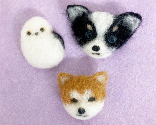 オーダー募集中❣️羊毛フェルト　犬　ブローチ チワワ&秋田犬&シマエナガのブローチ3点セット＊羊毛フェルト ブローチ