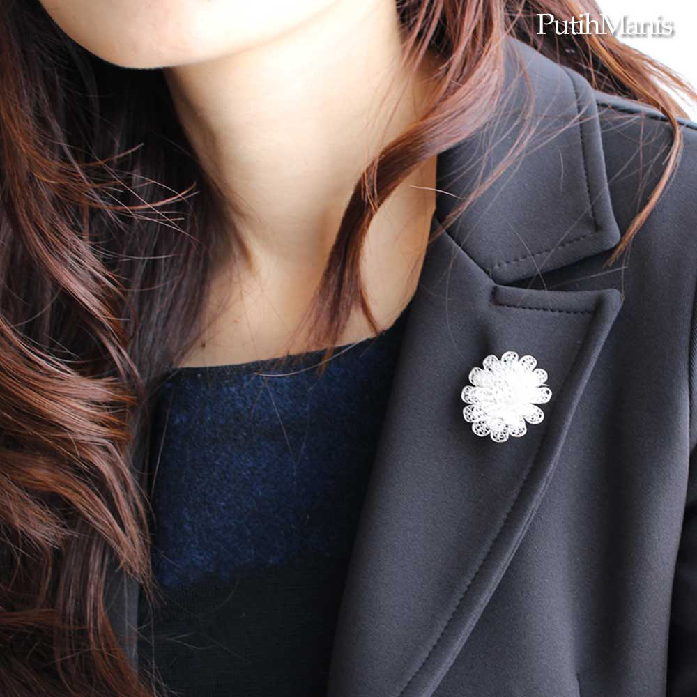 フォーマル✿卒業式・入学式にも✿タンポポのブローチ・蒲公英・銀線細工のレースの花びらが綺麗な菊科の花(d-05-si) 5,214円
