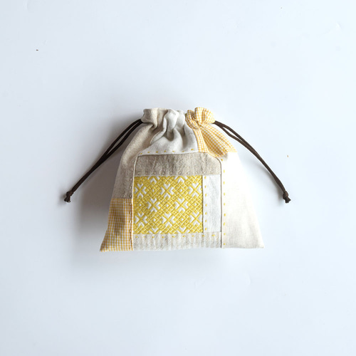 ☆ラベンダー&ハチさんのリボン刺繍の巾着ポーチ☆ 巾着袋 Les