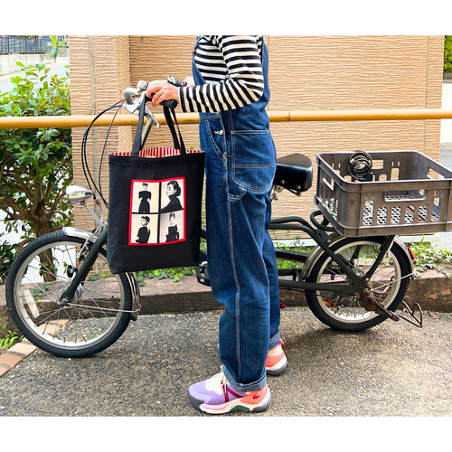 オードリー・ヘップバーン】モノクロフォト×黒トート｜クラシカル映画