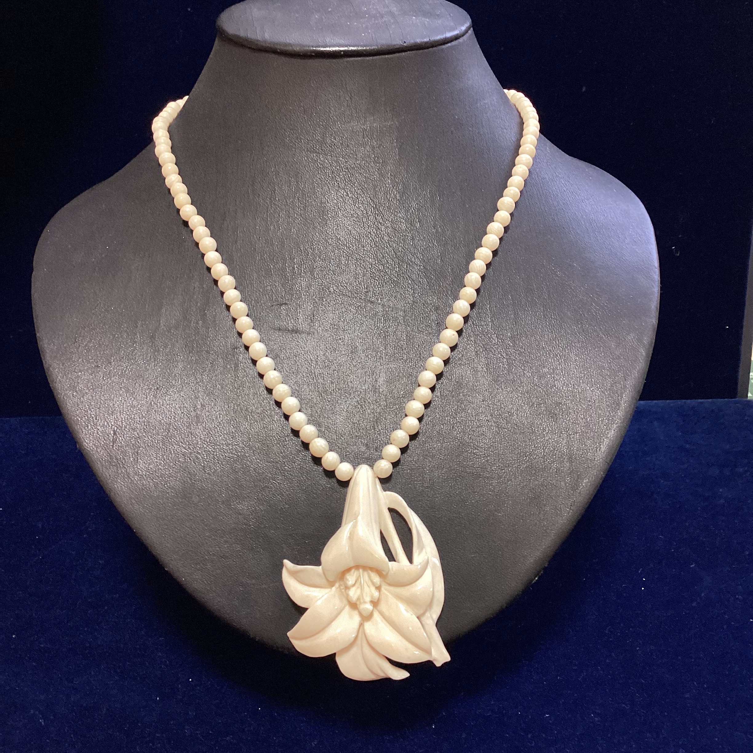 ☆本象牙デザイン（百合）ネックレス　R-13