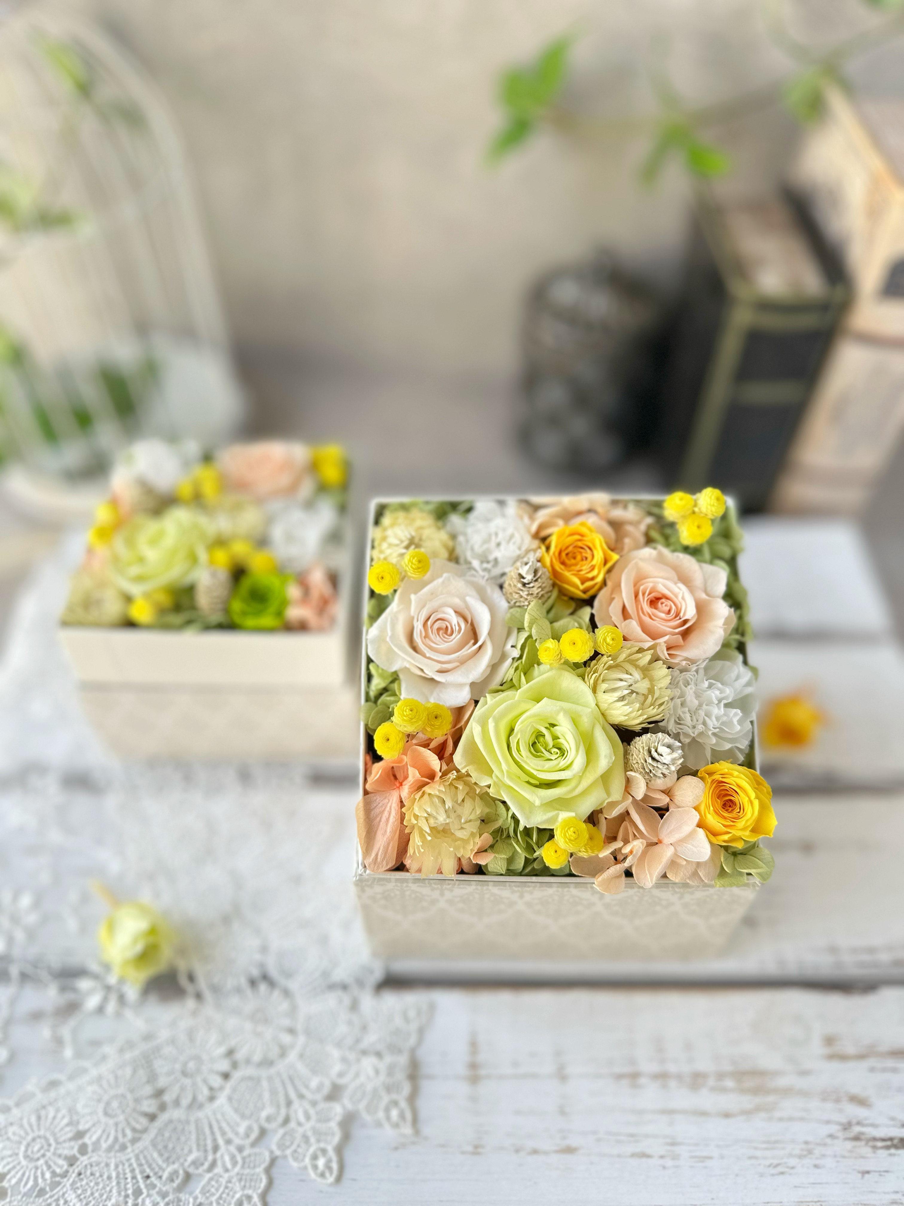 フラワーボックス イエロー( Mサイズ)     ギフト 誕生日 プリザーブドフラワー 結婚祝い