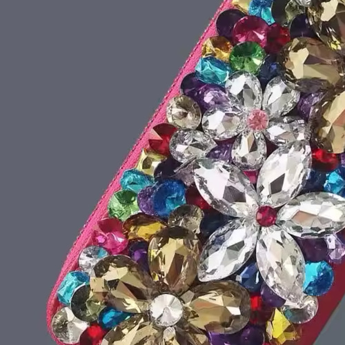 【専用】✨新品✨限定 ラインストーン 長財布 スワロ キラキラ ラインストーン 開運長財布｜Yahoo!フリマ（旧PayPay