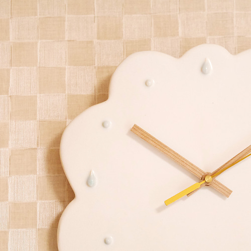 陶器 壁掛け時計 もくもく雲 月白色】ギフト 時計 贈り物 おすすめ