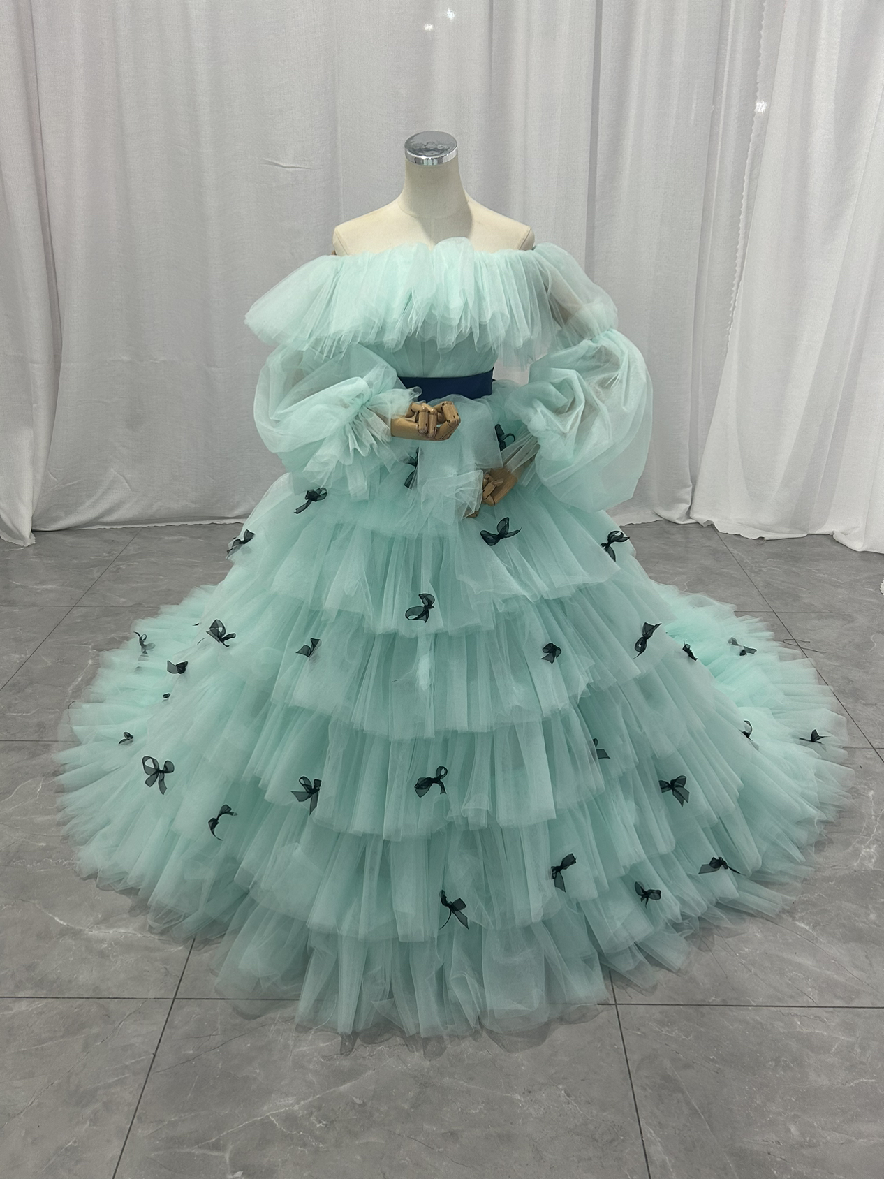 美品！カラードレス ライトブルー オフショルダー リボン 柔らかく重ねたチュールスカート ベルト 前撮り
