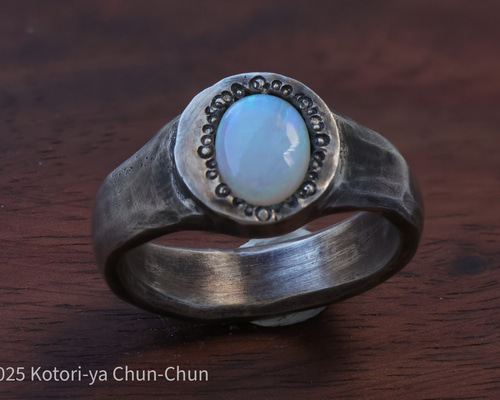 シグネットリングシリーズ】オーストラリア産蛍光オパール・シルバー