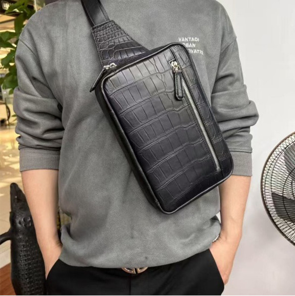 クロコダイル本革ブラックボディーバッグ クロコダイル本革ブラックボディーバッグ Whatna クロコダイル革