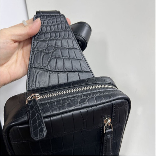 クロコダイル本革ブラックボディーバッグ クロコダイル本革ブラックボディーバッグ クロコダイル 本革 斜めがけ