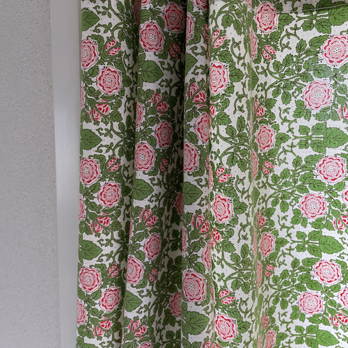 光を透かす花柄コットン＆レースの間仕切りカーテン マルチクロス