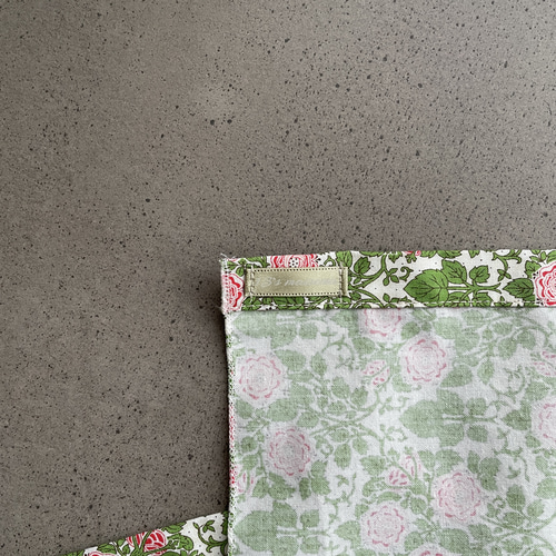 光を透かす花柄コットン＆レースの間仕切りカーテン マルチクロス