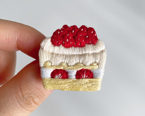 いちごホールケーキ 手刺繍ブローチ ブローチ 1m2ちっく 通販 19225942