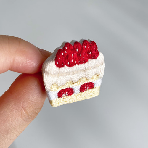 いちごホールケーキ 手刺繍ブローチ ブローチ 1m2ちっく 通販 19225942