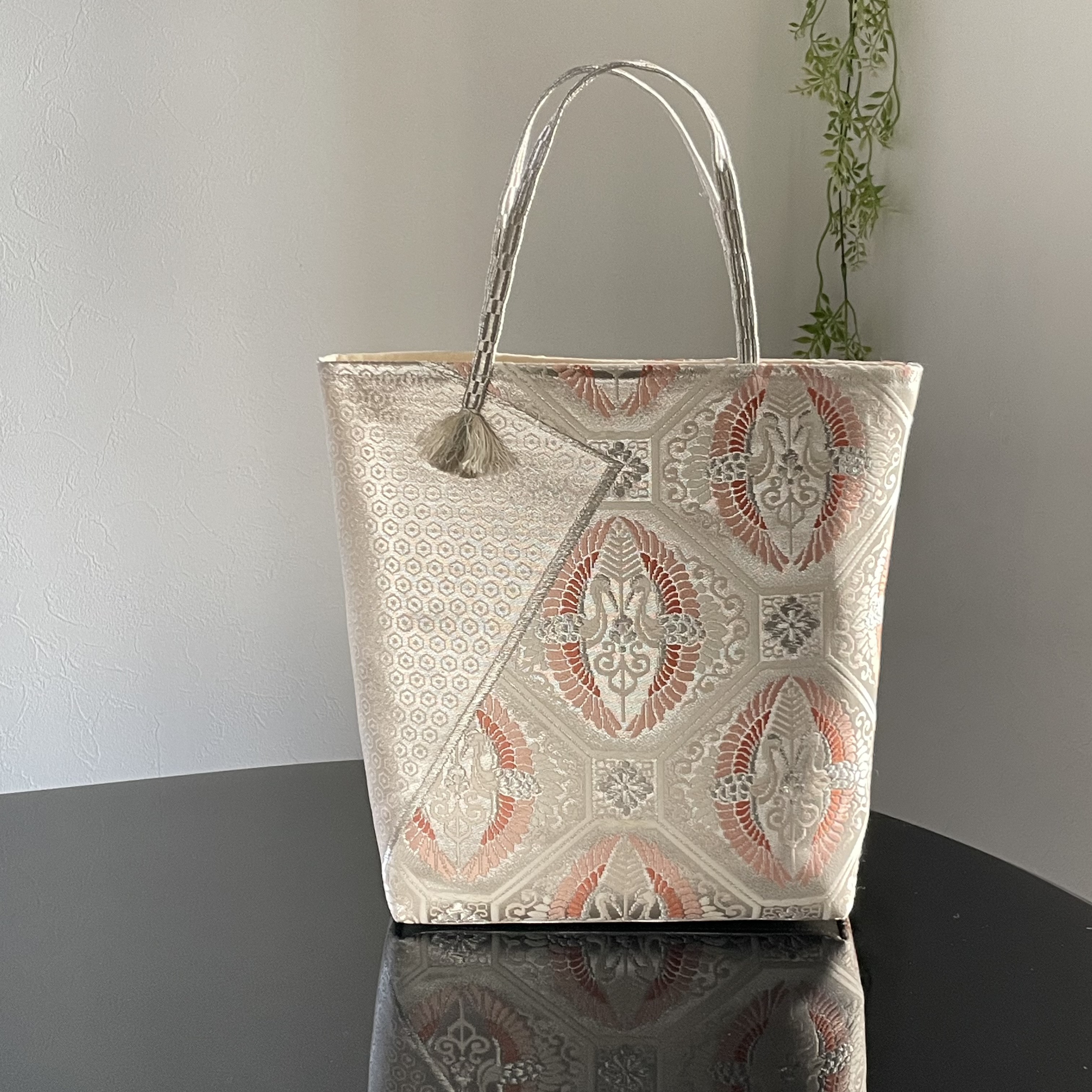 帯リメイクバッグ　ピンクの向鶴　B5サイズ　和装バッグ　帯バッグ