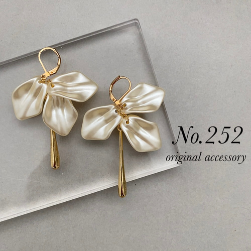 ❇美品❇　ゴールド　ピアス　パール　結婚式 ブライダルピアス イヤリング |お花モチーフ｜パール｜ゴールド (BC